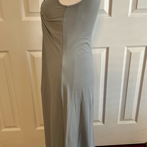 Elegant Gray Sleeveless Dress - Picture 3 of 6